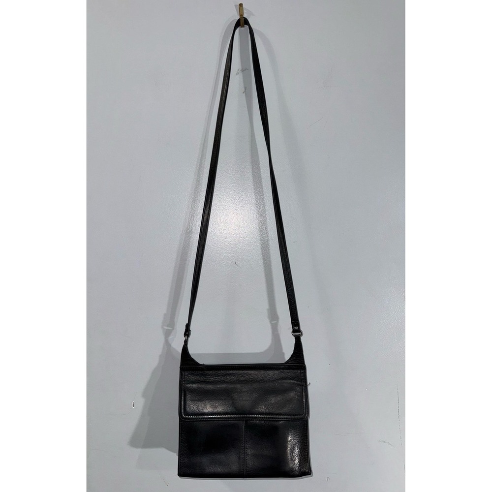 Fossil black crossbody leather 2 compartments flap top snap closure